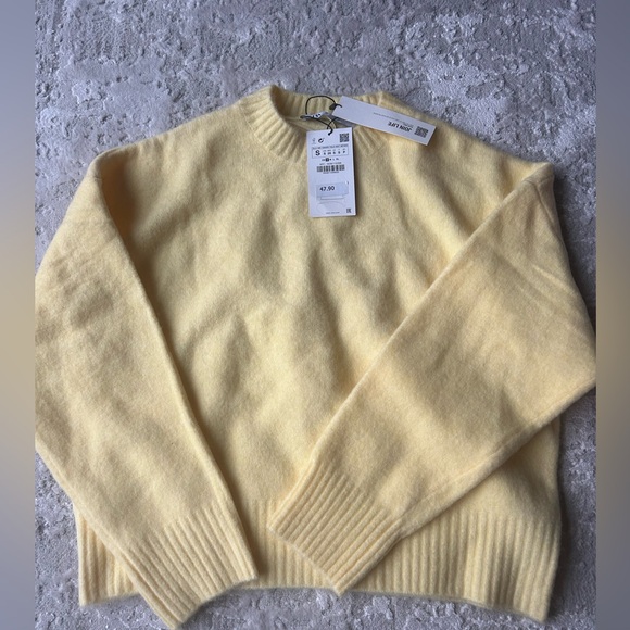 Zara Sweaters - Zara pale yellow sweater size small